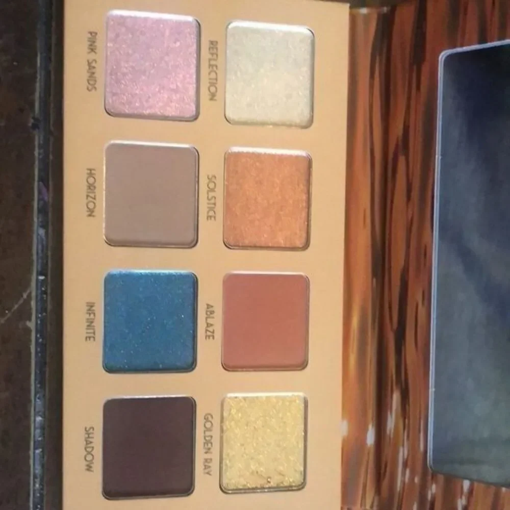NWT. Golden Hour mango butter eyeshadow palette